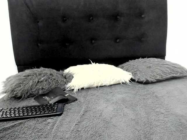 amy-lennox live cam on BongaCams