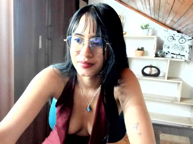 amy-lennox live cam on BongaCams