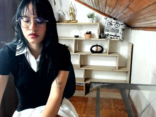 amy-lennox live cam on BongaCams