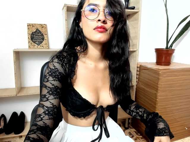 amy-lennox live cam on BongaCams