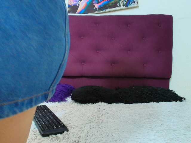 amy-lennox live cam on BongaCams