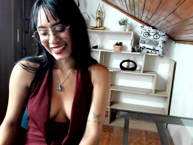 amy-lennox live cam on BongaCams