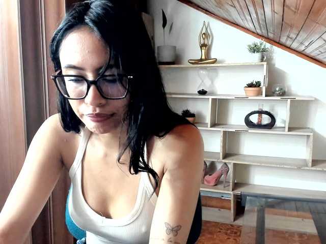 amy-lennox live cam on BongaCams