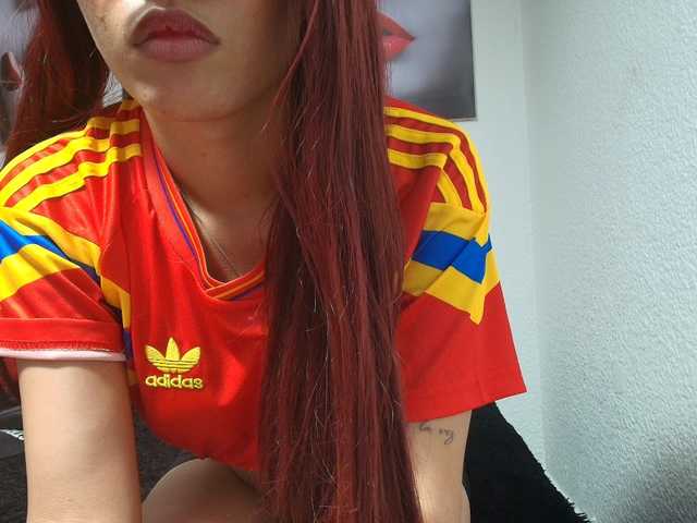 amy-lennox live cam on BongaCams