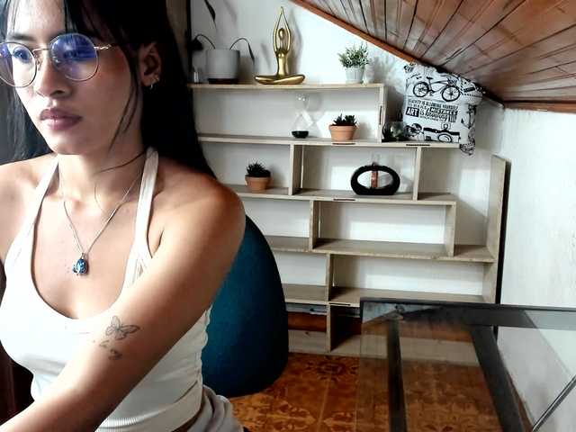 amy-lennox live cam on BongaCams