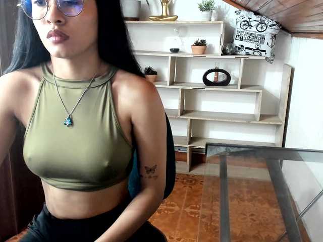 amy-lennox live cam on BongaCams