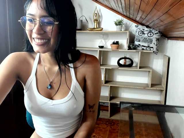 amy-lennox live cam on BongaCams