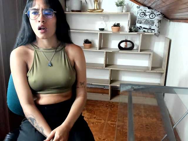 amy-lennox live cam on BongaCams