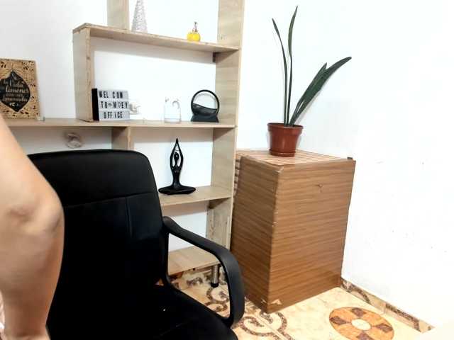 amy-lennox live cam on BongaCams