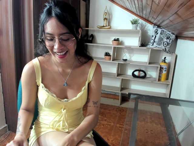 amy-lennox live cam on BongaCams