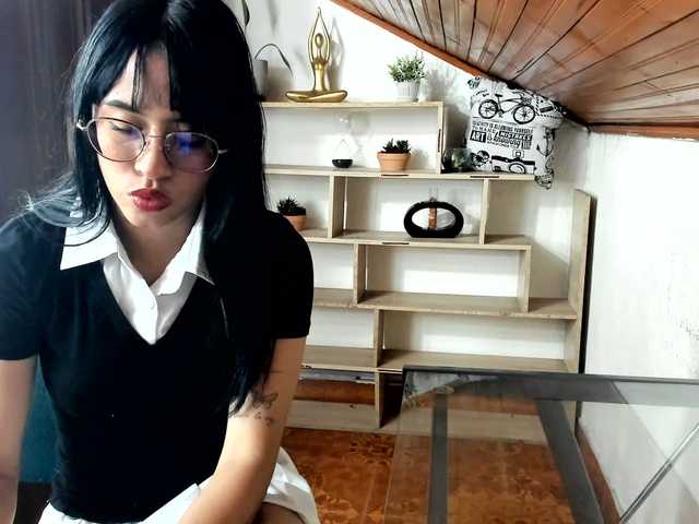 amy-lennox live cam on BongaCams
