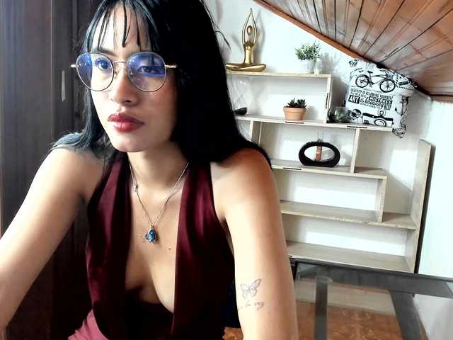 amy-lennox live cam on BongaCams