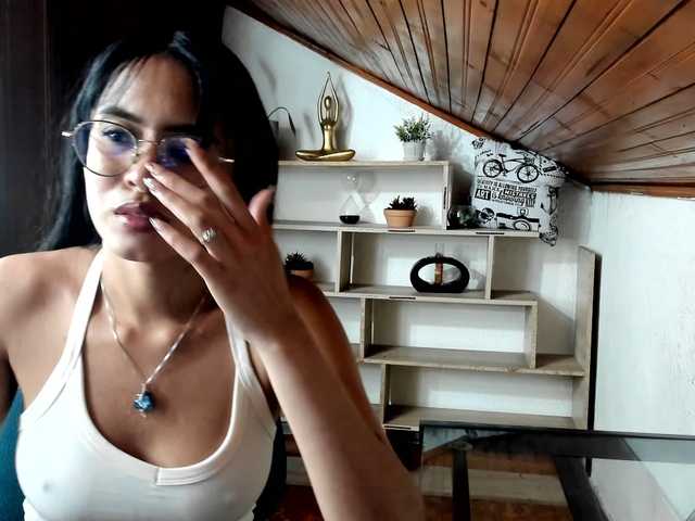amy-lennox live cam on BongaCams