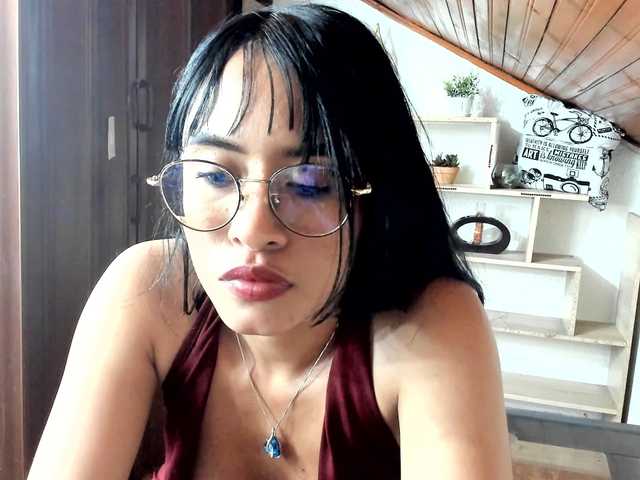 amy-lennox live cam on BongaCams