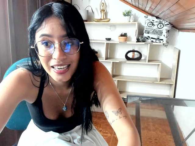 amy-lennox live cam on BongaCams