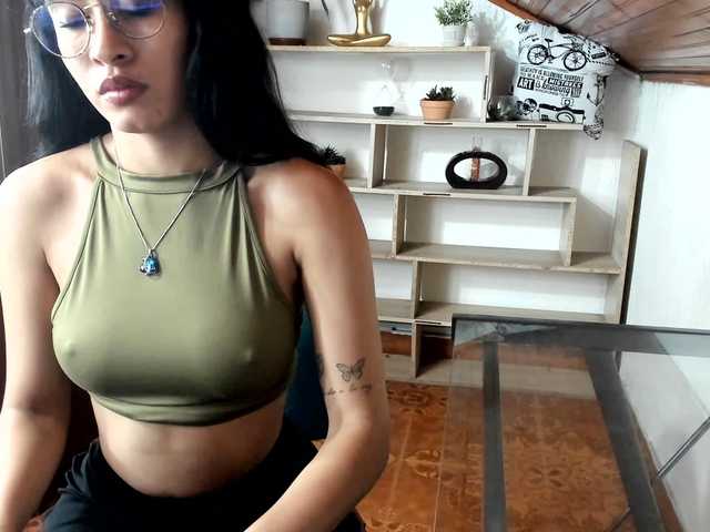 amy-lennox live cam on BongaCams