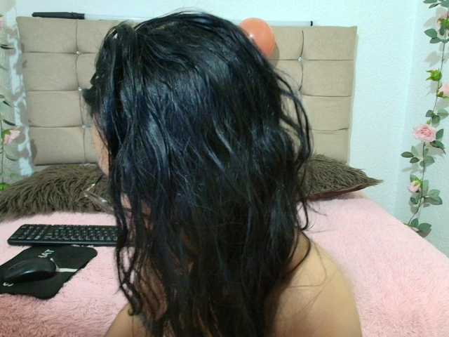 amy-lennox live cam on BongaCams