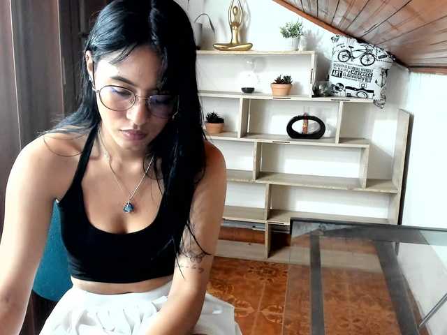 amy-lennox live cam on BongaCams