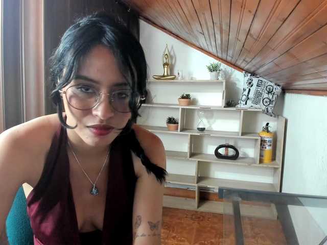 amy-lennox live cam on BongaCams