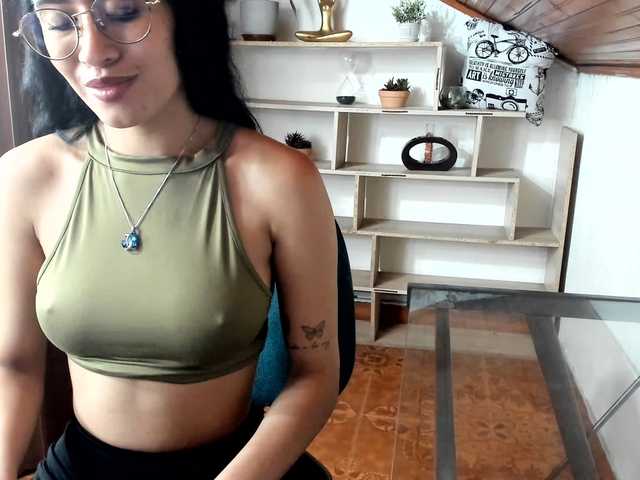 amy-lennox live cam on BongaCams