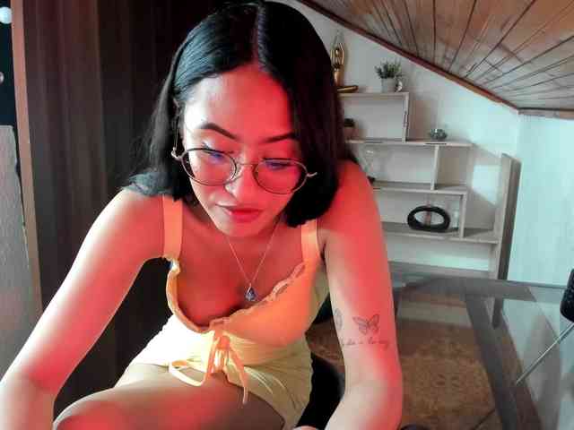 amy-lennox Live Webcam on BongaCams