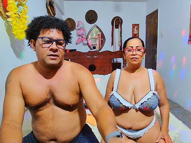 le modèle maturecouplesex1 est en webcam porno dans un show sur le site bongacams, il possède les tags suivants: Latino/Hispanic,Brunette,Shaved