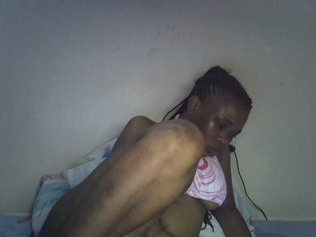Ebonybootygirl live webcam show