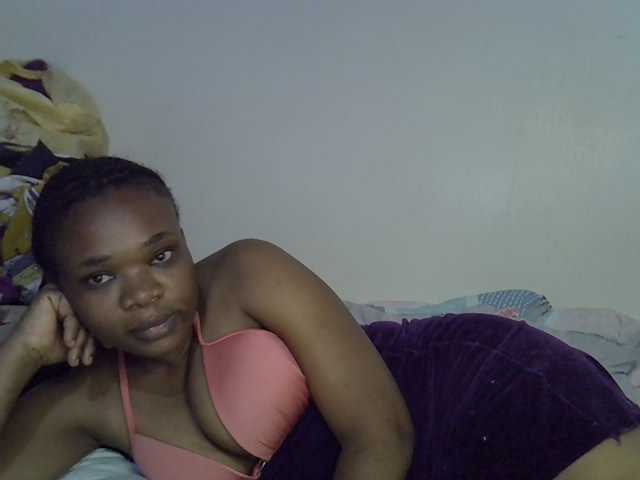 le modèle Ebonybootygirl est en webcam porno dans un show sur le site bongacams, il possède les tags suivants: Ebony,Brunette,Shaved