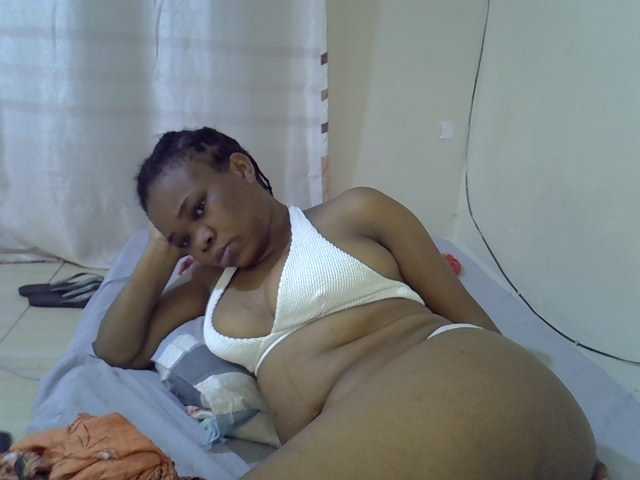 le modèle Ebonybootygirl est en webcam porno dans un show sur le site bongacams, il possède les tags suivants: Ebony,Brunette,Shaved