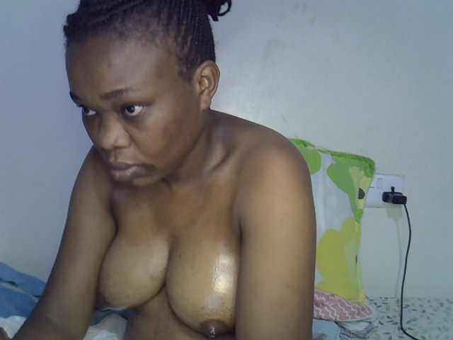 Ebonybootygirl live cam on BongaCams