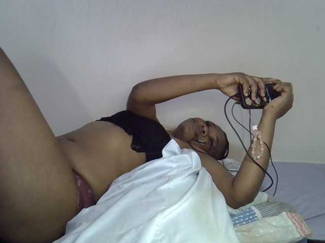 Ebonybootygirl live webcam show
