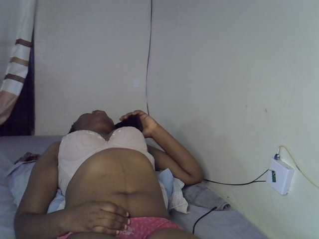 Ebonybootygirl live cam on BongaCams