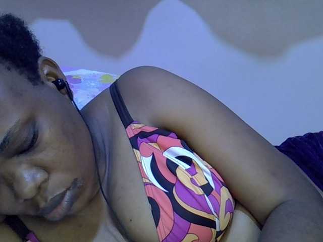 Ebonybootygirl live cam on BongaCams