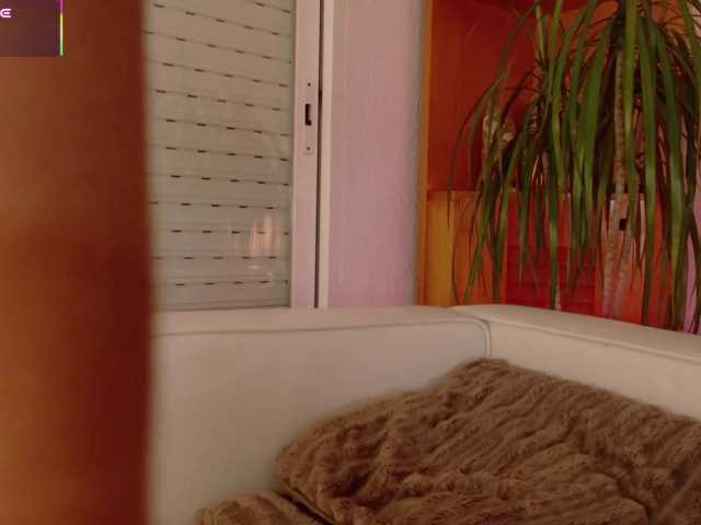 Maddiebumb live cam on BongaCams