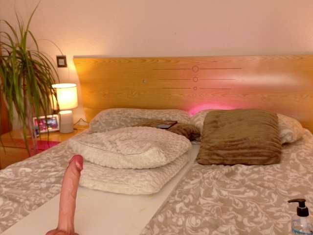 Maddiebumb live cam preview