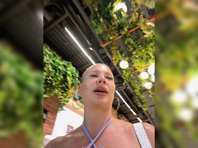 Linnea's BongaCams show and profile