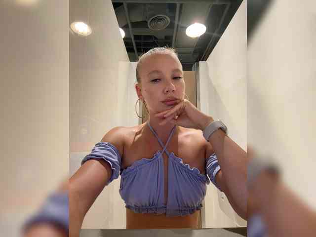 Linnea Live Webcam on BongaCams