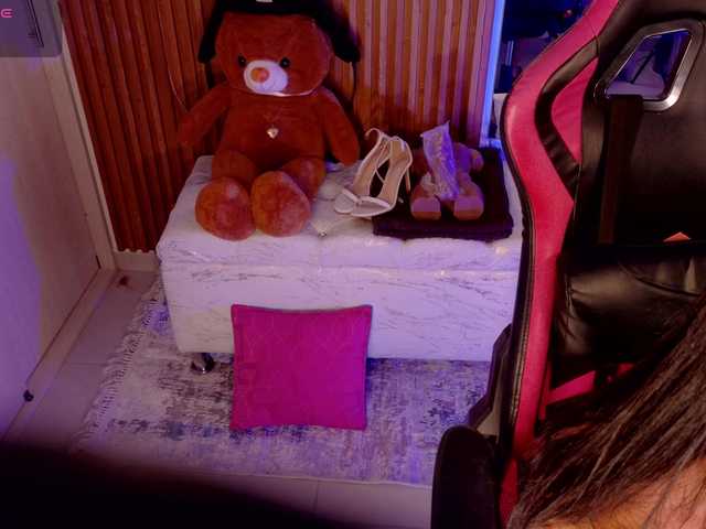 MilaColeman live cam on BongaCams