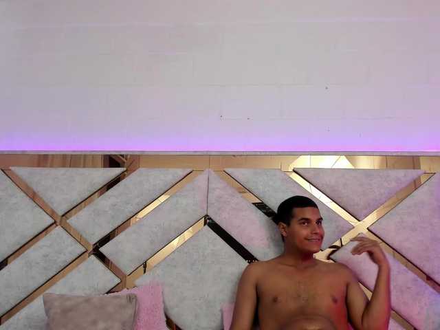 le modèle celestesderek est en webcam porno dans un show sur le site bongacams, il possède les tags suivants: Latino/Hispanic,Brunette,Shaved