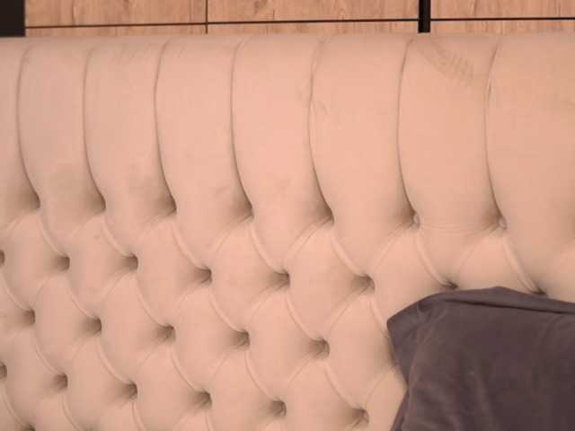 AlenaCapricious live cam on BongaCams