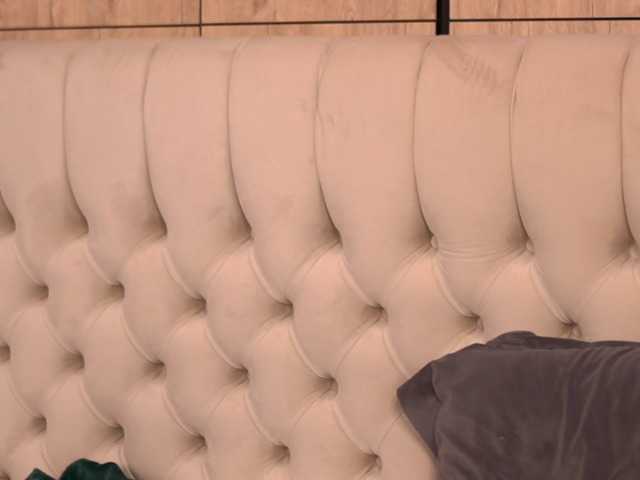 AlenaCapricious live cam on BongaCams