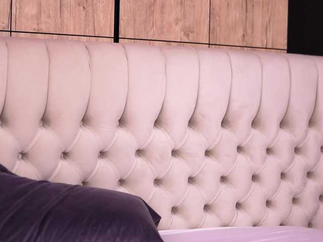 AlenaCapricious live cam on BongaCams