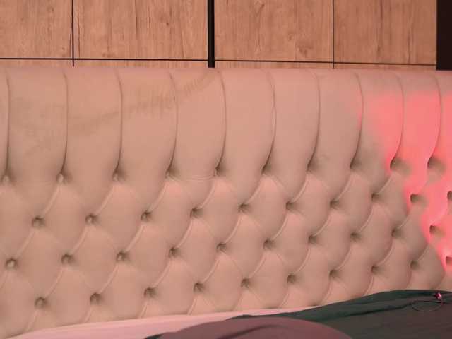 AlenaCapricious live cam on BongaCams