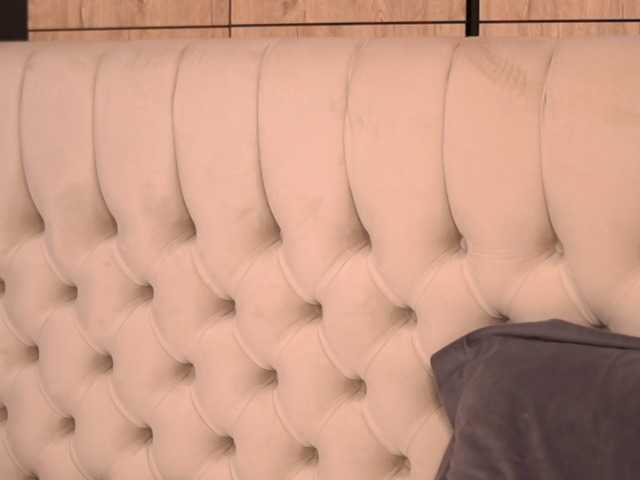 AlenaCapricious live cam on BongaCams