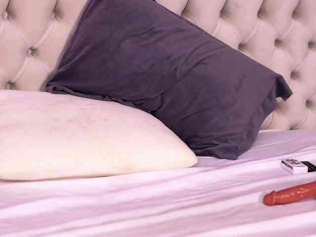 AlenaCapricious webcam