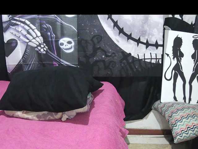 vivian-milf-paint live cam on BongaCams