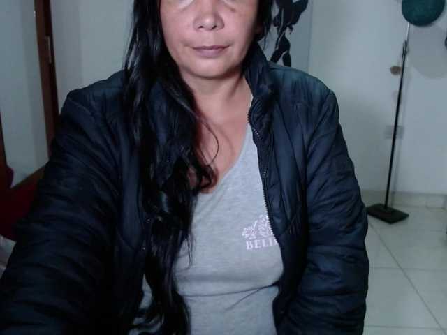 vivian-milf-paint's BongaCams show and profile