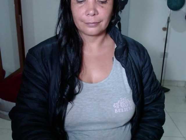 vivian-milf-paint's BongaCams show and profile