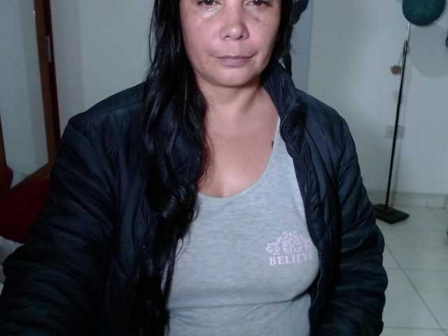 vivian-milf-paint's BongaCams show and profile