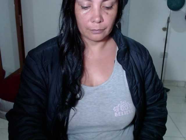 vivian-milf-paint's BongaCams show and profile